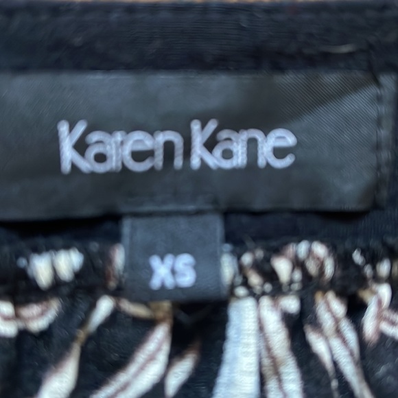 Karen Kane beautiful XS top - Picture 2 of 6